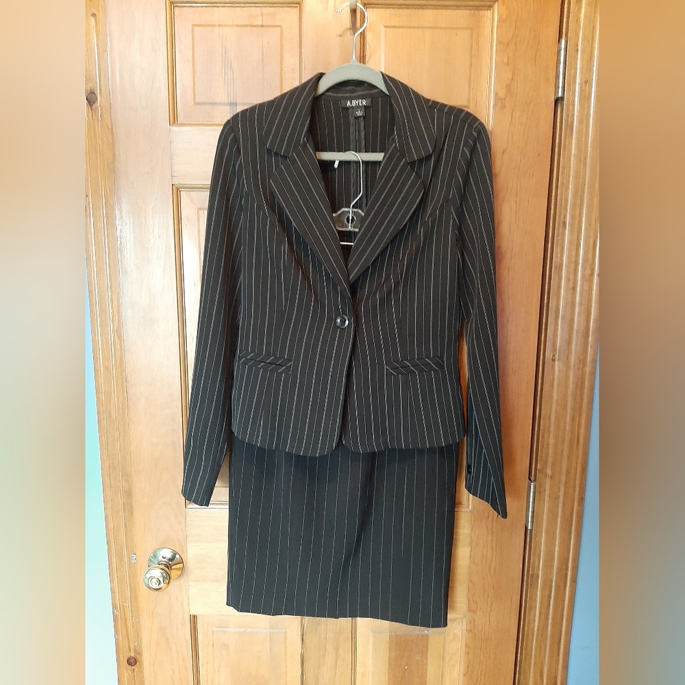 Pinstripe suit skirt & blazer set- Size L